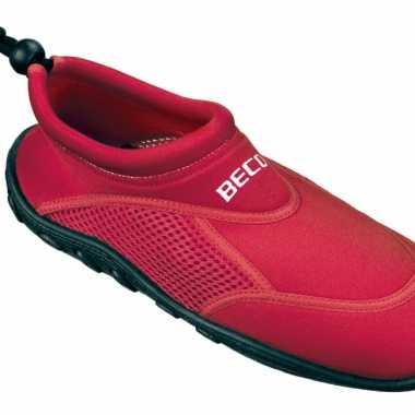 Rode neopreen surf waterschoen dames carnavalskleding Roosendaal